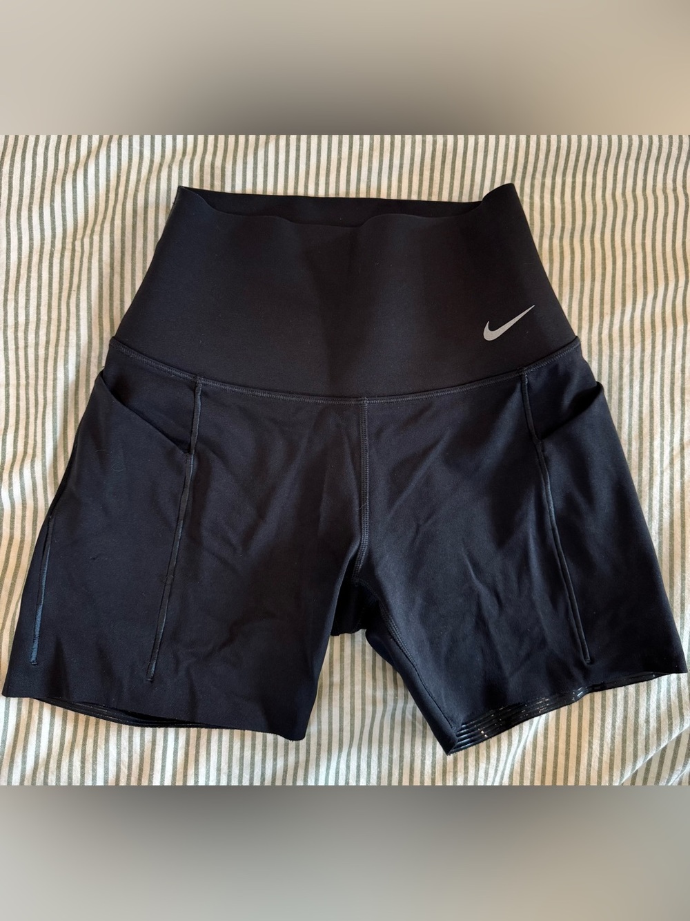 Nike Womens Universa Dri-FIT High-Waisted Biker Shorts with Pockets | Size Small